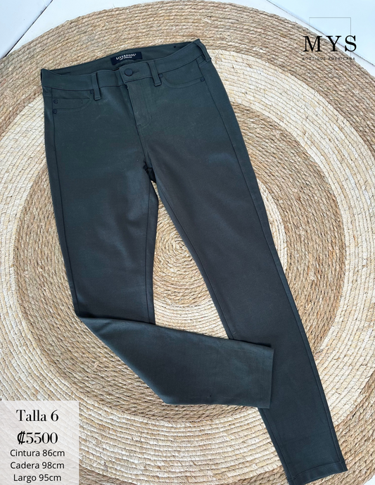 Pantalón color verde