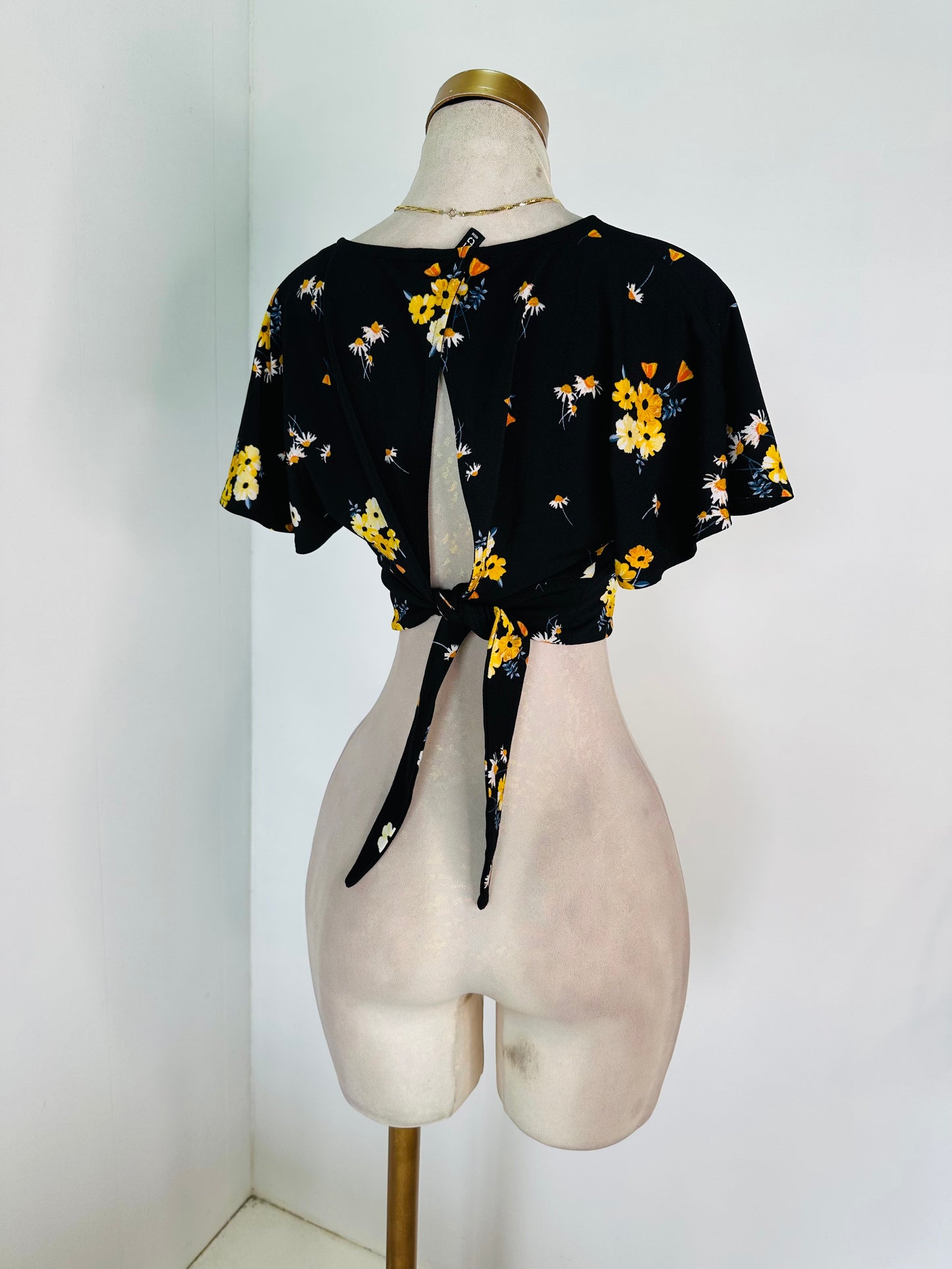 Blusa negra flores