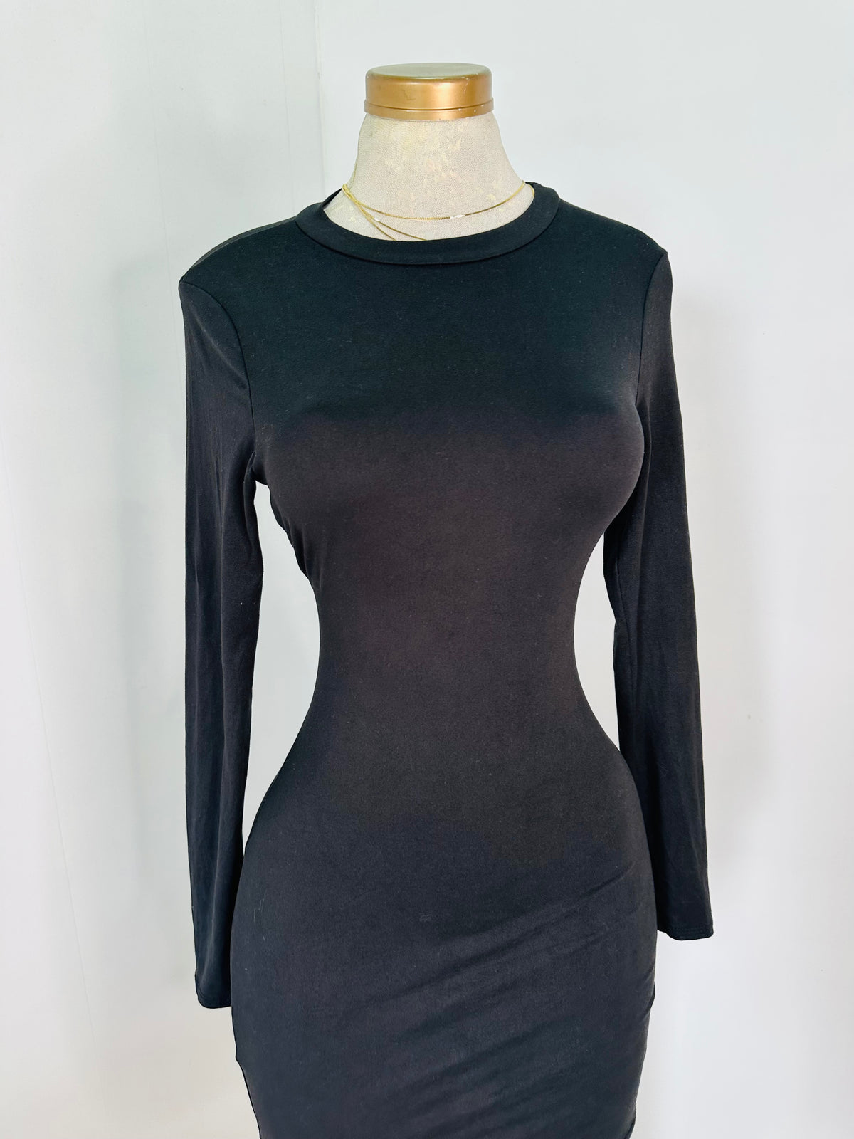 Vestido negro manga larga