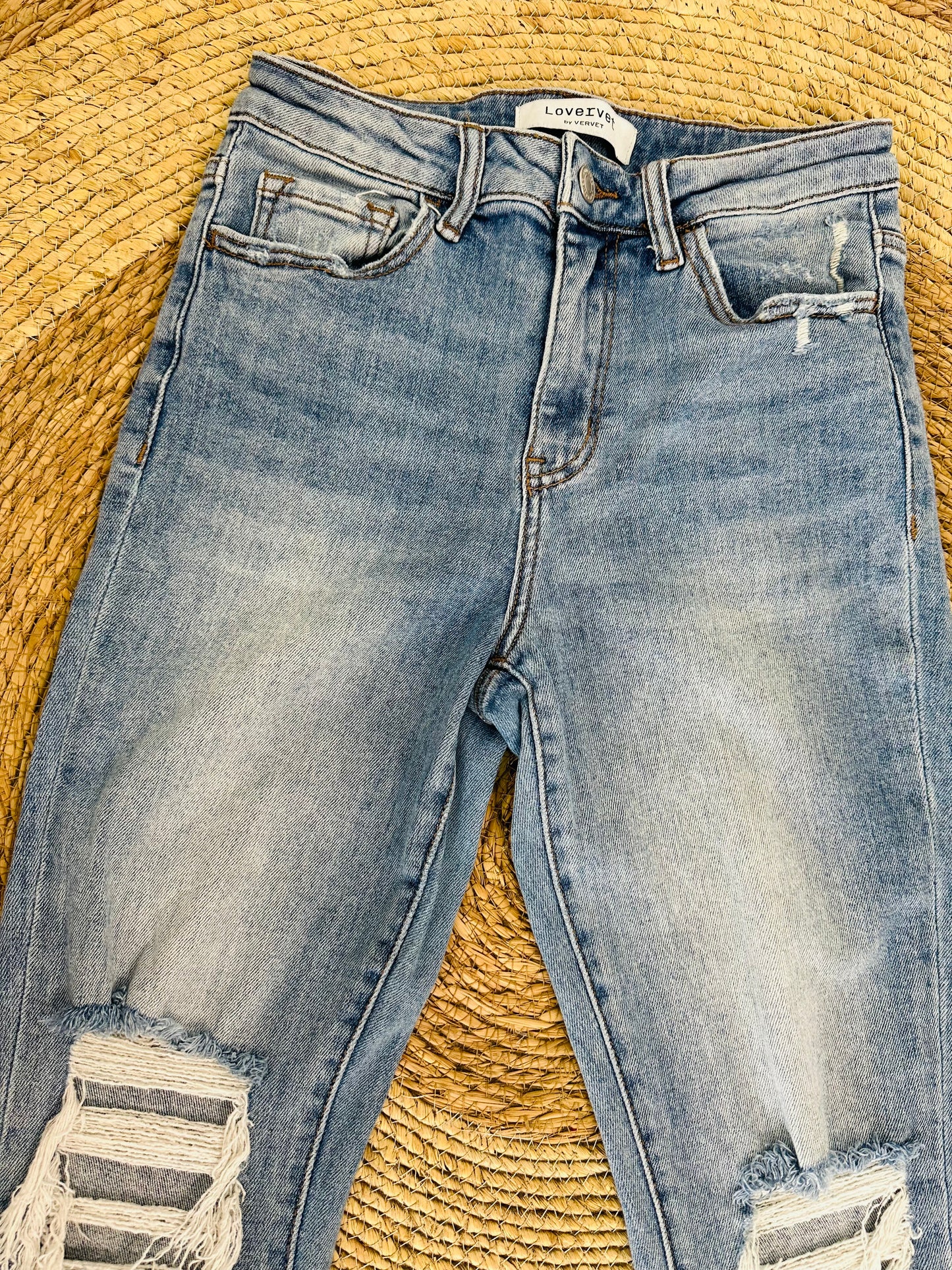 Pantalón celeste bota ancha