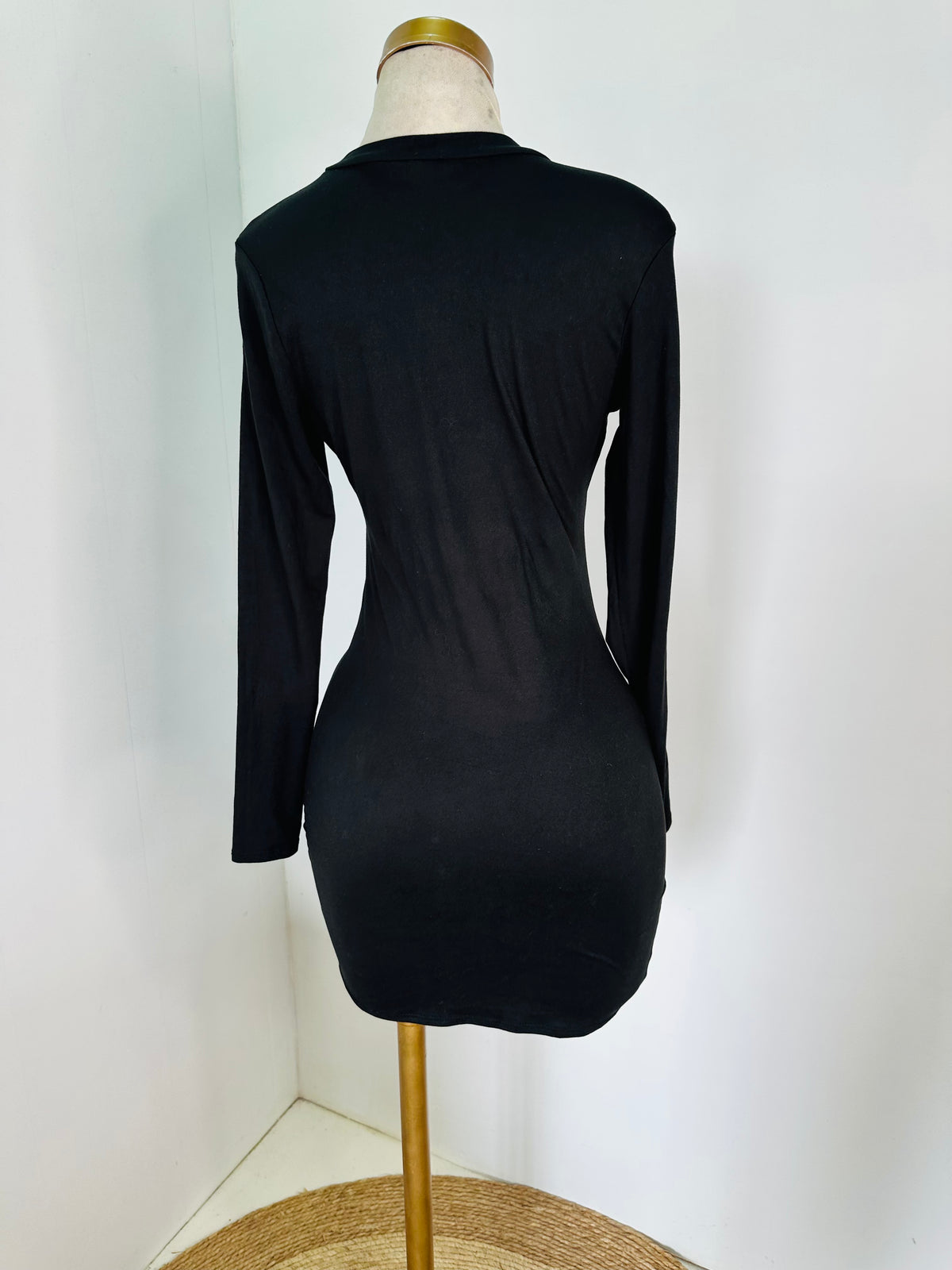Vestido negro manga larga