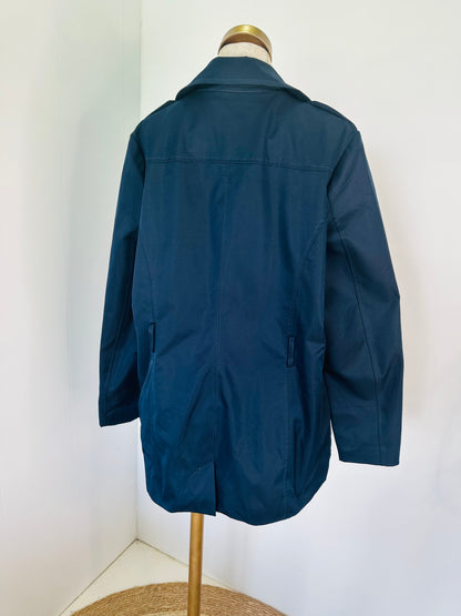 Gabardina tipo impermeable