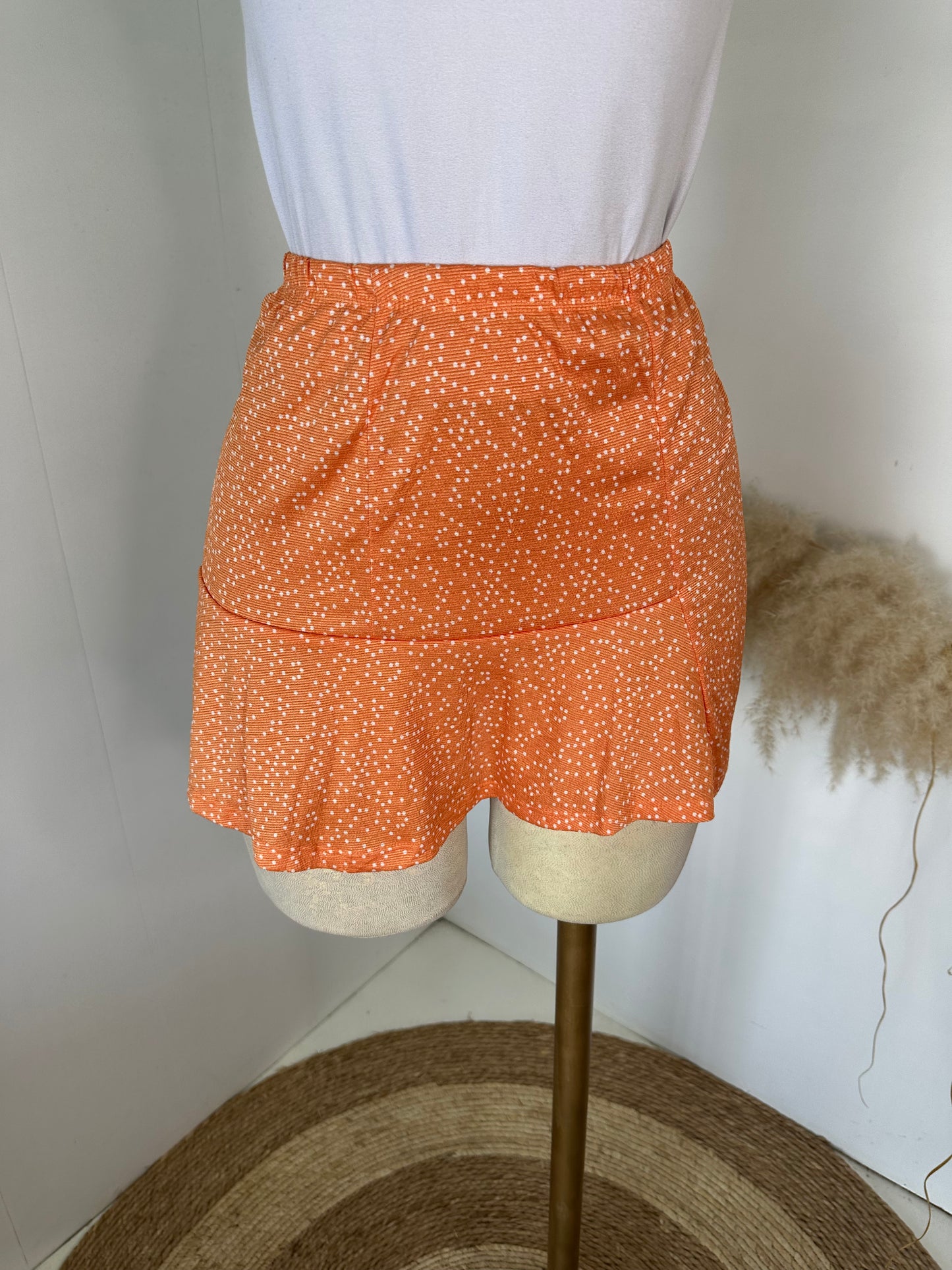 Falda naranja